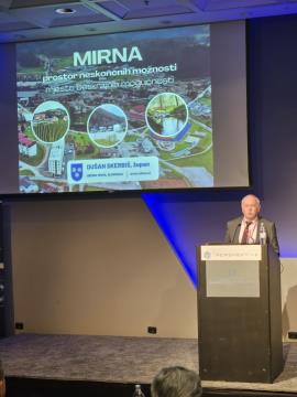 Mirna - priznanje GLOBALLOCAL, 071220232, zupanova predstavitev, foto Obcina Mirna (2)